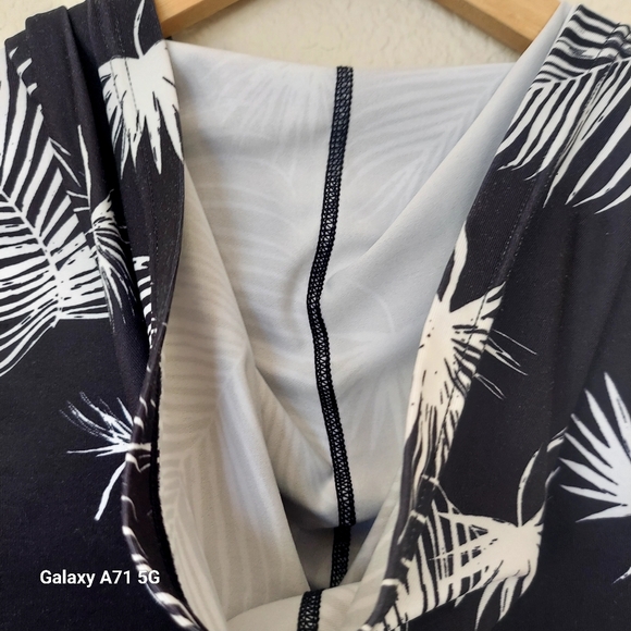 Hurley Womens Full Zip Long Sleeve Hooded Black White Floral Rashguard Sz S - Picture 10 of 16